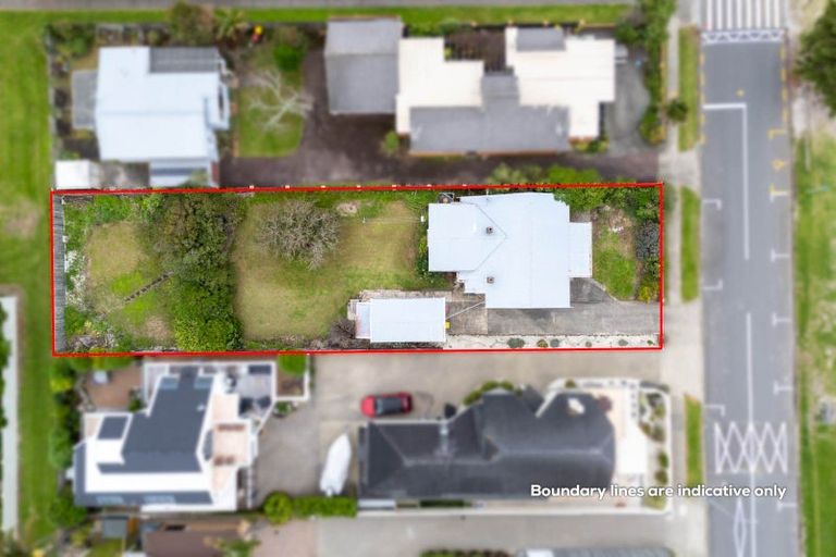 Photo of property in 9 The Esplanade, Eastern Beach, Auckland, 2012