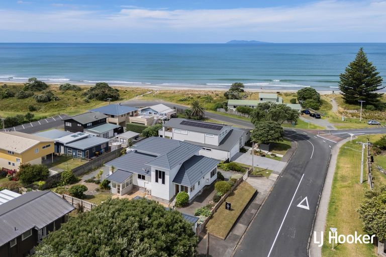 Photo of property in 24 Leo Street, Waihi Beach, 3611
