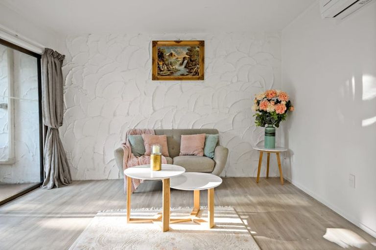 Photo of property in 3/550 Glenfield Road, Glenfield, Auckland, 0629