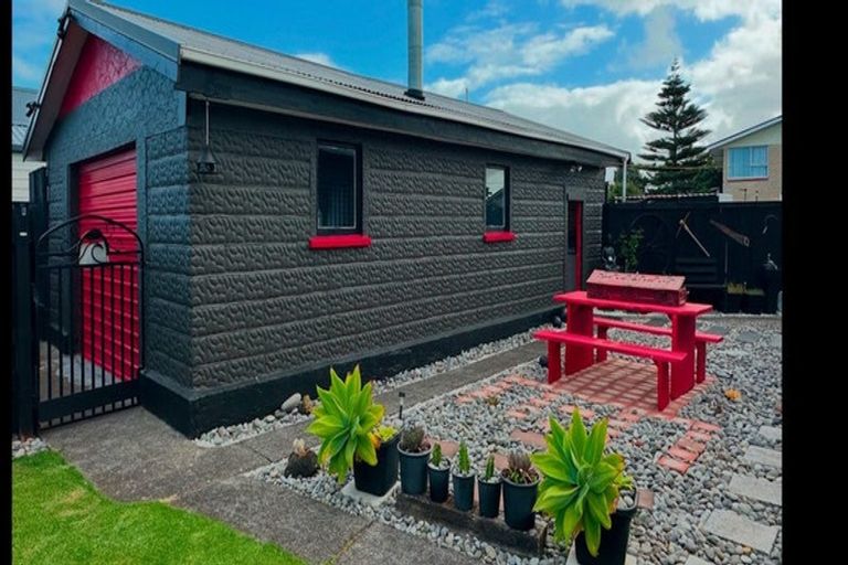 Photo of property in 67 Browne Street, Waitara, 4320