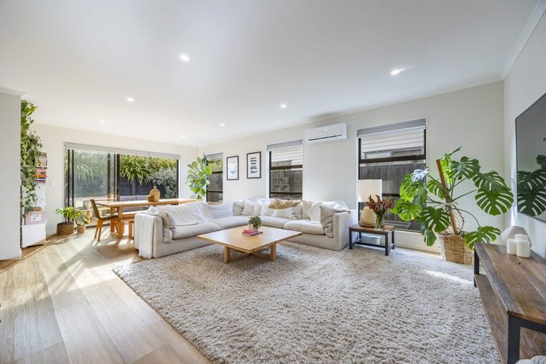 Photo of property in 3 Vintry Drive, Kumeu, 0810