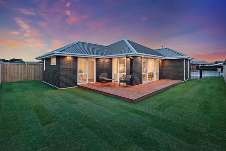 Photo of property in 73 Tiritiri Moana Drive, Pegasus, 7612