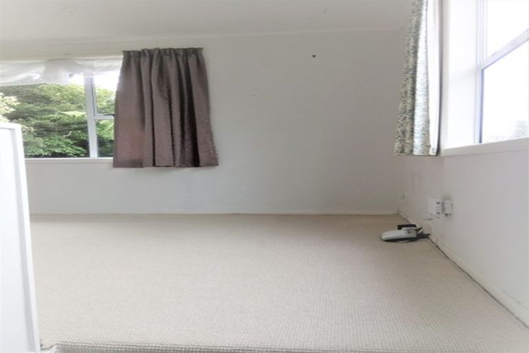 Photo of property in 1/10 Mckelvey Place, Tawa, Wellington, 5028