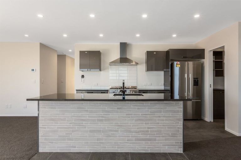 Photo of property in 64 Kakariki Grove, Waikanae, 5036