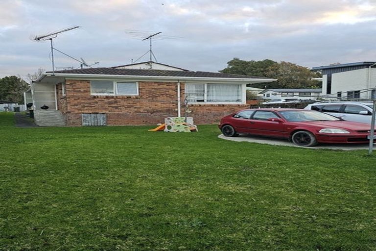 Photo of property in 1/21 Blenheim Street, Glenfield, Auckland, 0629