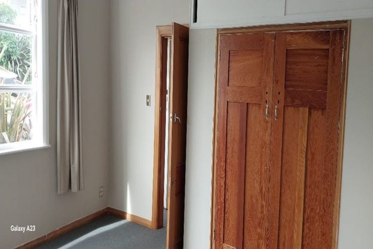 Photo of property in 15 Herald Terrace, Berhampore, Wellington, 6023