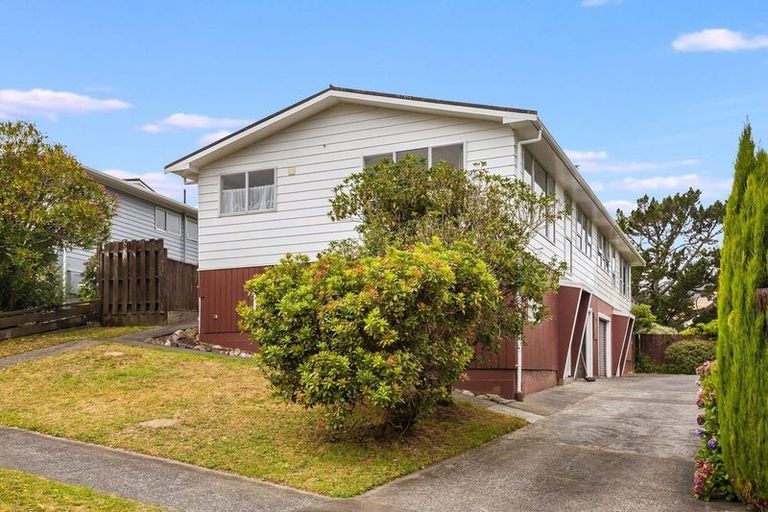 Photo of property in 133a Taylor Terrace, Tawa, Wellington, 5028