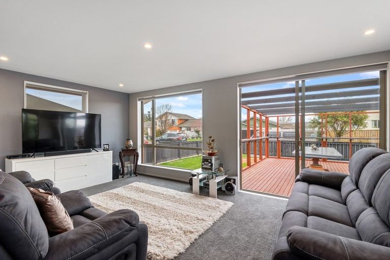 Photo of property in 6 Farnborough Street, Aranui, Christchurch, 8061