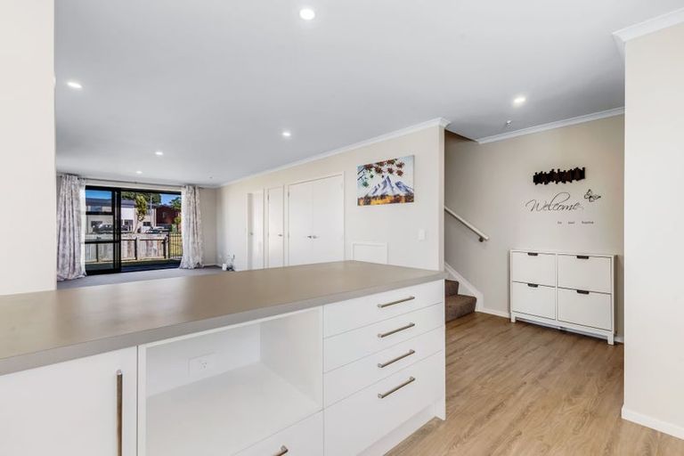 Photo of property in 7 Discovery Place, Marfell, New Plymouth, 4310