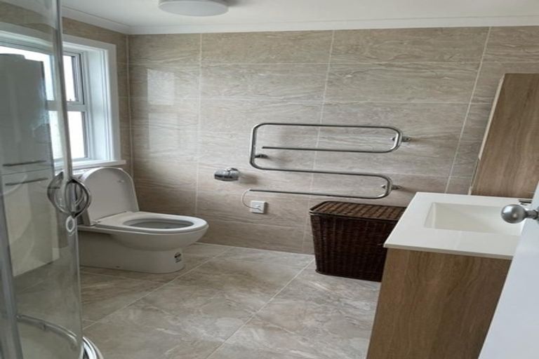 Photo of property in 16 Turville Crescent, Newlands, Wellington, 6037