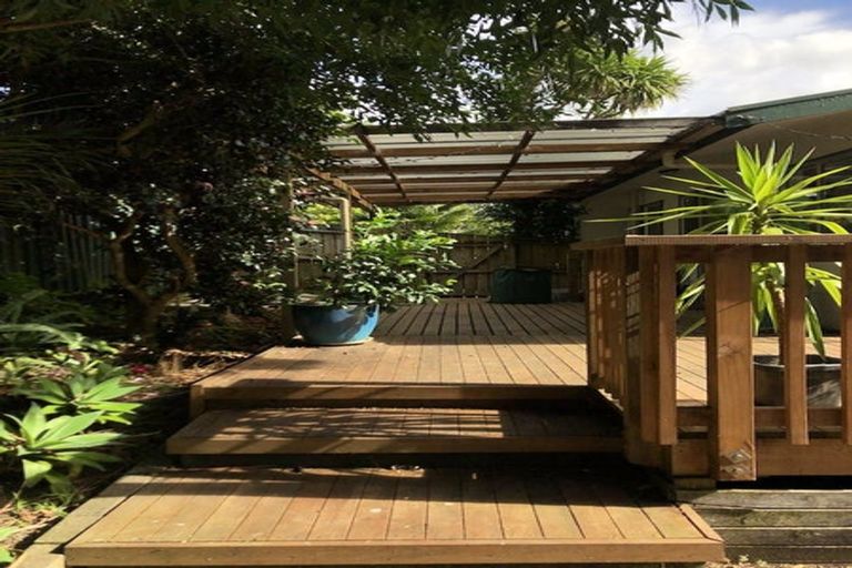 Photo of property in 23 Imperial Place, Henderson, Auckland, 0612