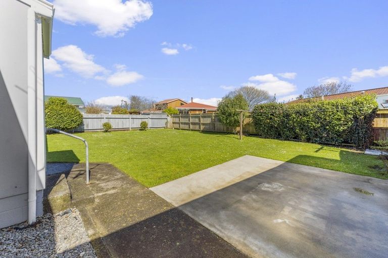 Photo of property in 20 Nikau Street, Inglewood, 4330