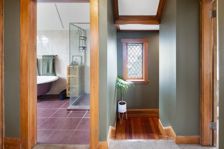 Photo of property in 69 Forest Lake Road, Forest Lake, Hamilton, 3200