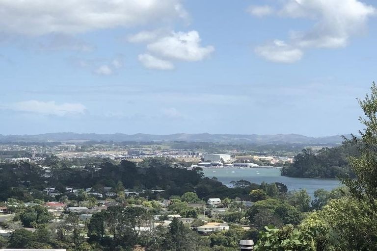 Photo of property in 2/20 Pemberton Avenue, Bayview, Auckland, 0629