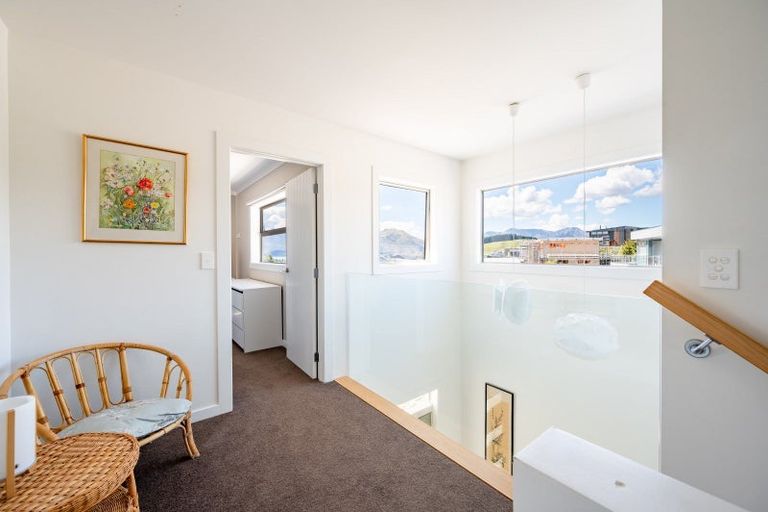 Photo of property in 6 Bovett Place, Wanaka, 9305