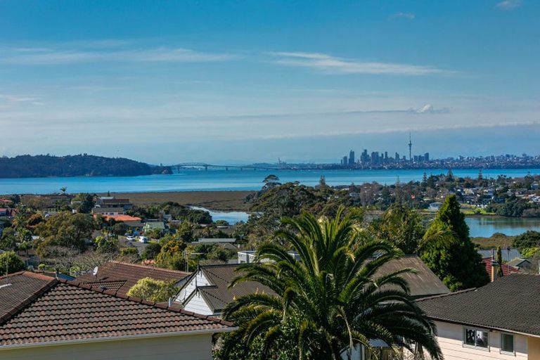 Photo of property in 44 West Harbour Drive, West Harbour, Auckland, 0618