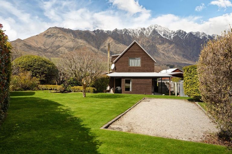 Photo of property in 39 Remarkables Crescent, Frankton, Queenstown, 9300