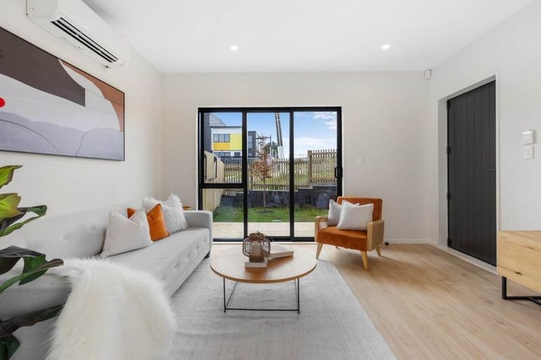 Photo of property in 1 Kellett Road, Ranui, Auckland, 0612