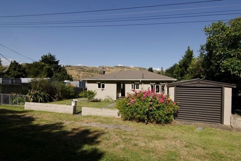 Photo of property in 147 Branxholm Street, Roxburgh, 9500