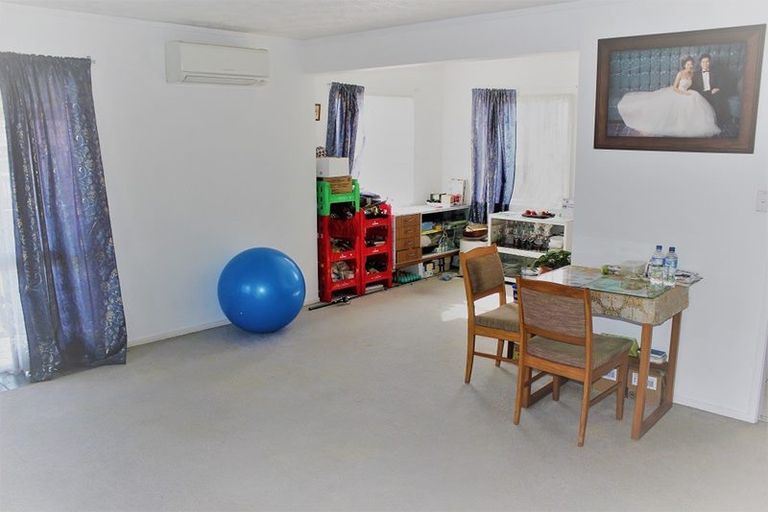 Photo of property in 1/13 Greenstone Place, Clover Park, Auckland, 2019