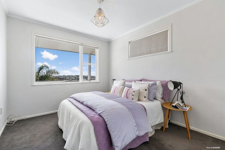 Photo of property in 2/599 Glenfield Road, Totara Vale, Auckland, 0629