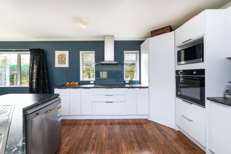 Photo of property in 34 Ruapehu Drive, Fitzherbert, Palmerston North, 4410