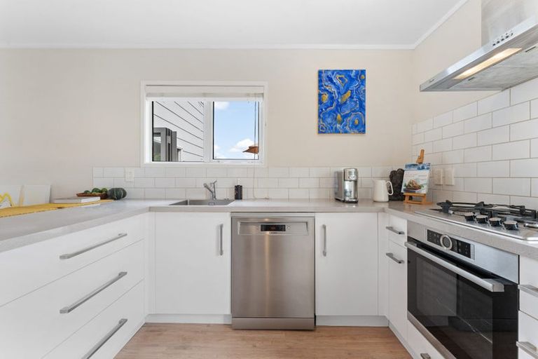 Photo of property in 1/133 Edmonton Road, Te Atatu South, Auckland, 0610