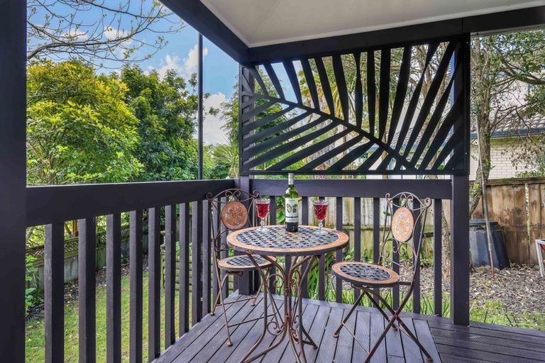 Photo of property in 15 Margaret Henry Crescent, Oteha, Auckland, 0632