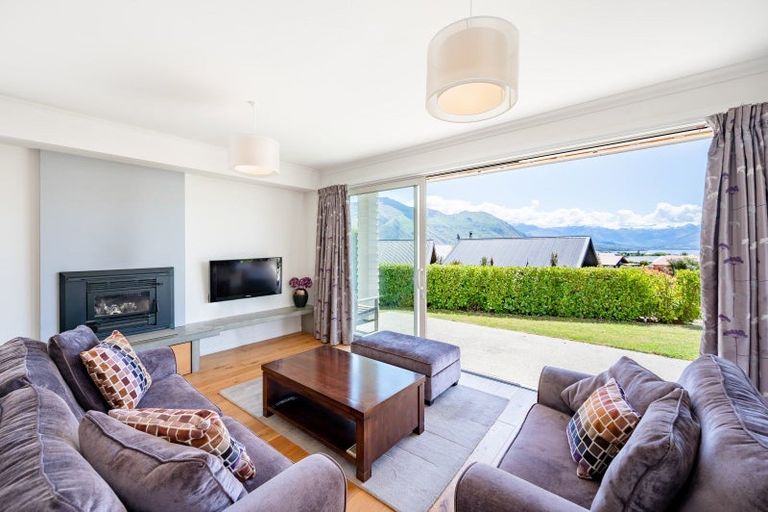 Photo of property in 6 Bovett Place, Wanaka, 9305