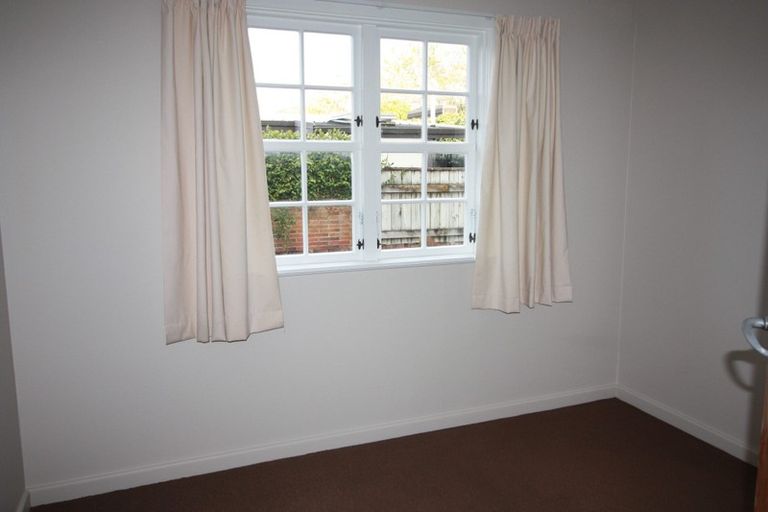 Photo of property in 24 Surrey Crescent, Hokowhitu, Palmerston North, 4410