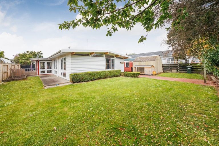 Photo of property in 1 Chilton Grove, Hokowhitu, Palmerston North, 4410
