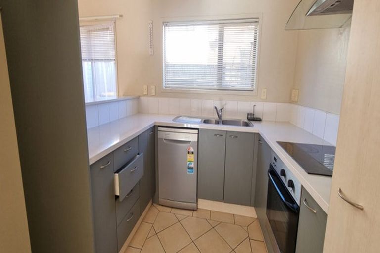 Photo of property in 47 Tiri Tiri Road, Birkdale, Auckland, 0626