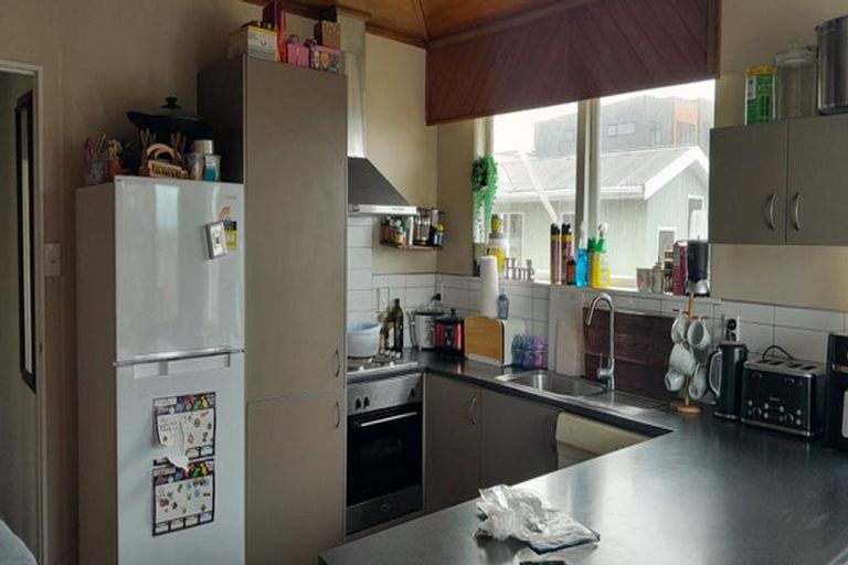 Photo of property in 2/210 Sunnynook Road, Totara Vale, Auckland, 0627