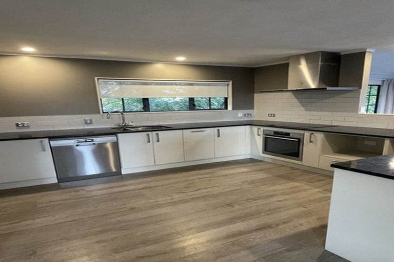 Photo of property in 17 Tokay Place, Huapai, Kumeu, 0810