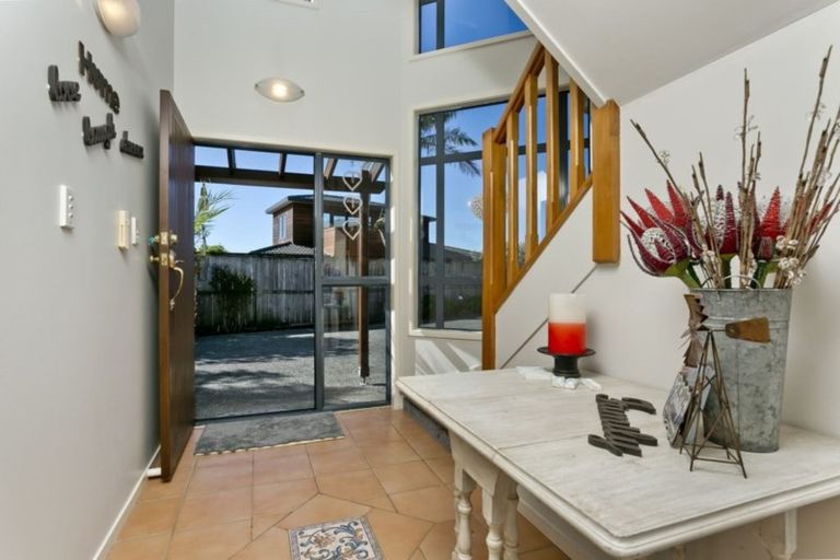 Photo of property in 12 Capri Place, Unsworth Heights, Auckland, 0632