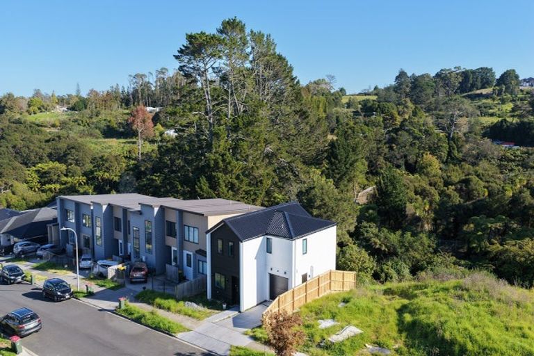 Photo of property in 1 Kaimai Avenue, Massey, 0614