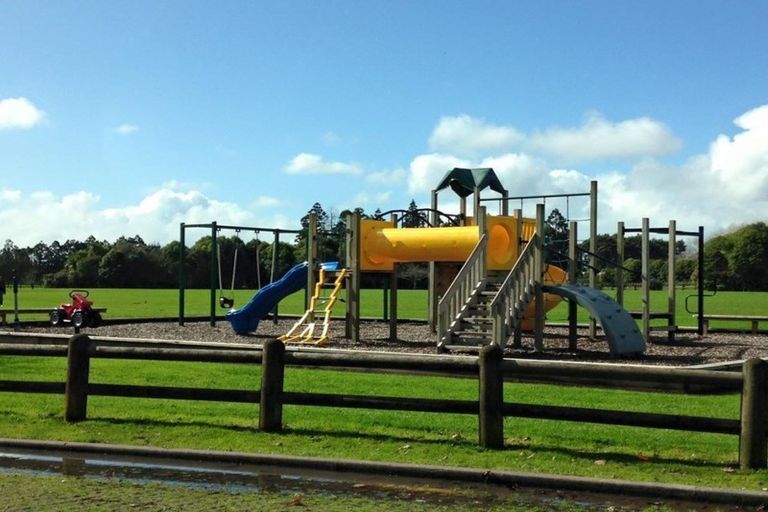 Photo of property in 138 Taupaki Road, Taupaki, 0782