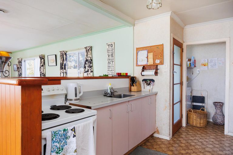 Photo of property in 28 Benmore Avenue, Cloverlea, Palmerston North, 4412