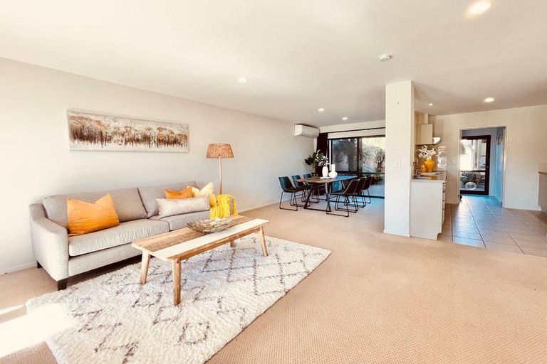 Photo of property in 16 Spalding Rise, Golflands, Auckland, 2013