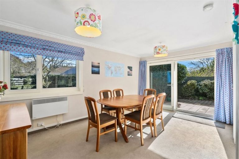 Photo of property in 16 Stormont Place, Avonhead, Christchurch, 8042