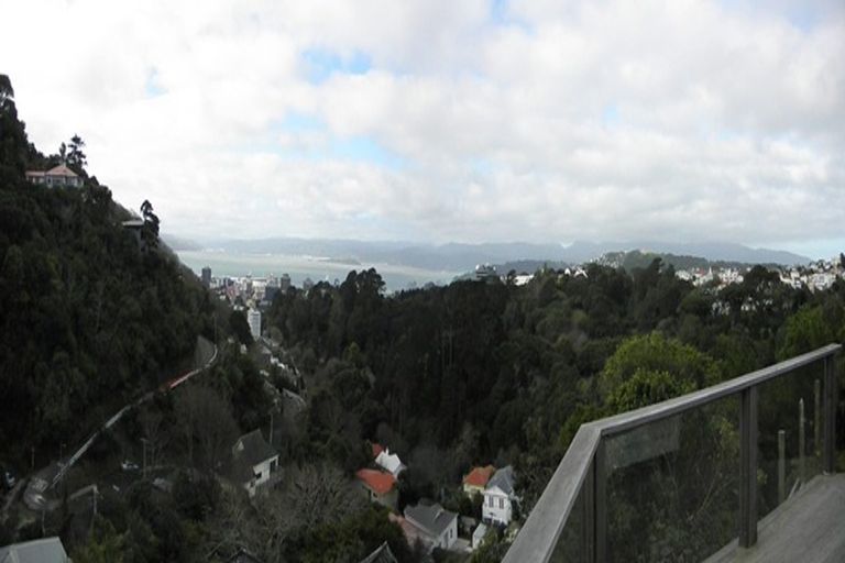 Photo of property in 45 Garden Road, Northland, Wellington, 6012