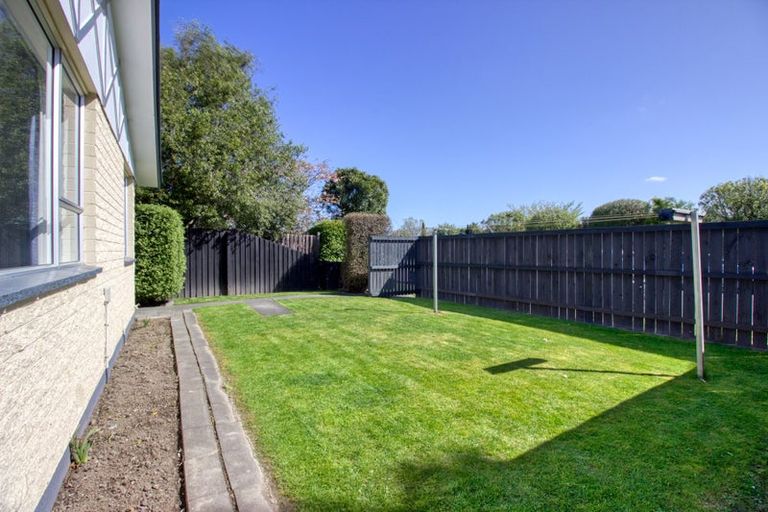 Photo of property in 1/24 Oldham Crescent, Halswell, Christchurch, 8025