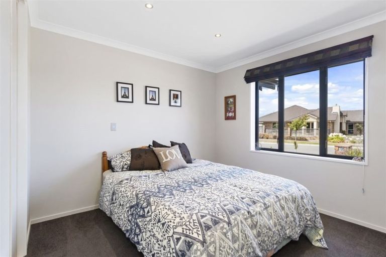 Photo of property in 28 Bottle Lake Drive, Parklands, Christchurch, 8083