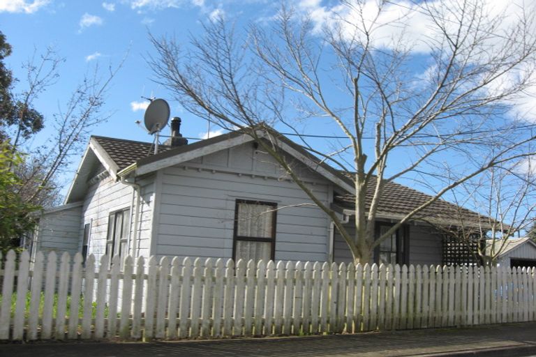 Photo of property in 3 Watts Road, Waipawa, 4210