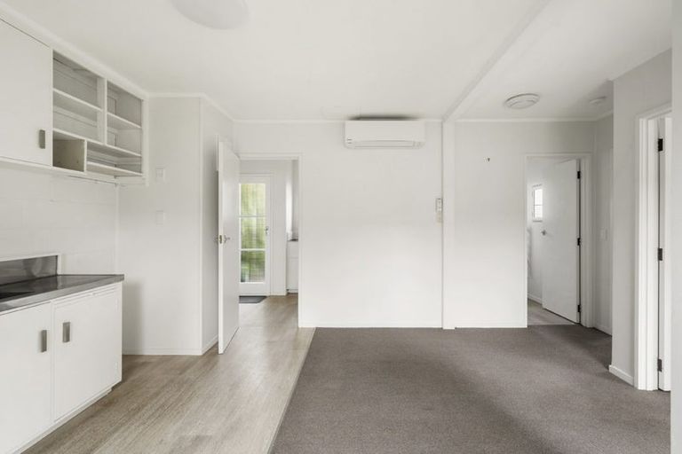 Photo of property in 5 Nea Place, Hillcrest, Auckland, 0627