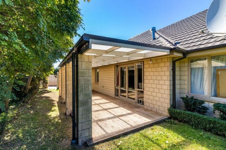Photo of property in 6 Foresters Crescent, Parklands, Christchurch, 8083
