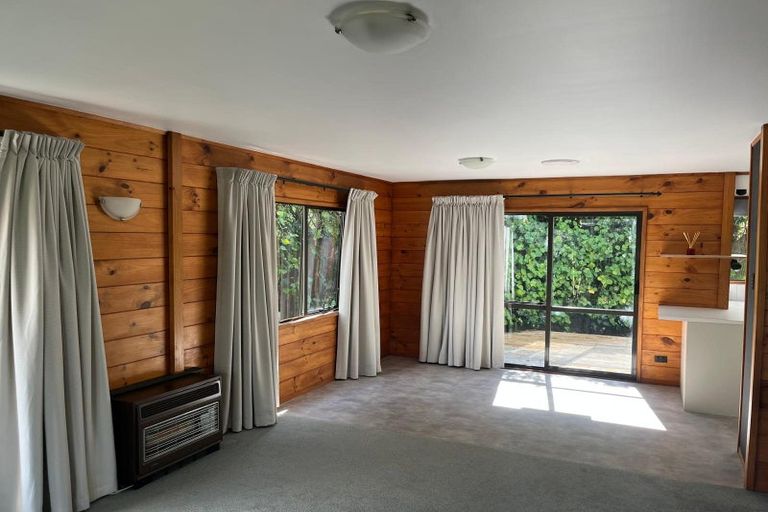 Photo of property in 3/8a Alma Street, Te Atatu South, Auckland, 0610