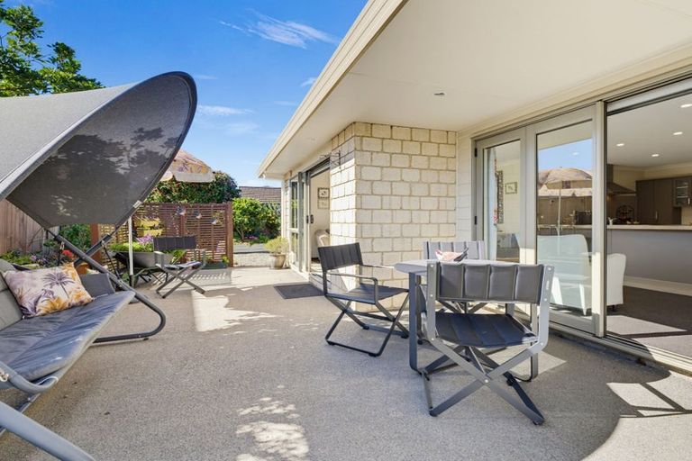 Photo of property in 76 Hillcrest Road North, Raumati Beach, Paraparaumu, 5032