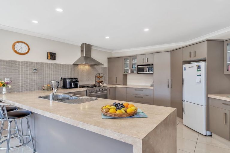 Photo of property in 76 Hillcrest Road North, Raumati Beach, Paraparaumu, 5032