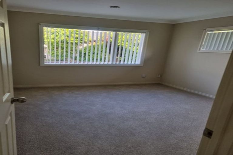 Photo of property in 7 Harrowglen Drive, Northcross, Auckland, 0632